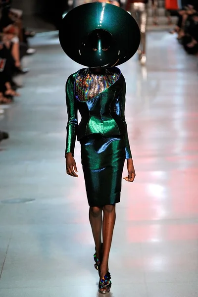 Look 12